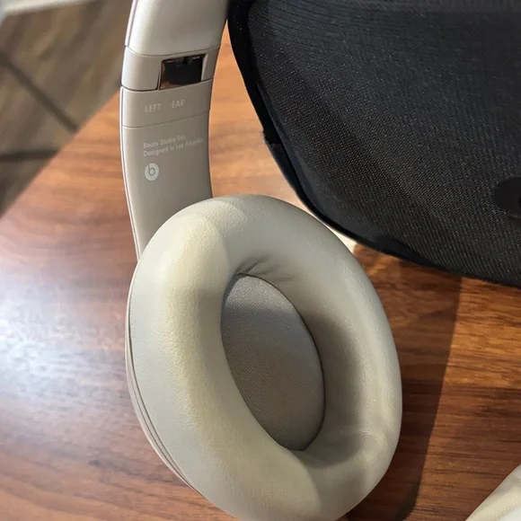 Beats Studio Pro Wireless Headphones in Sandstone - Picture 4 of 9